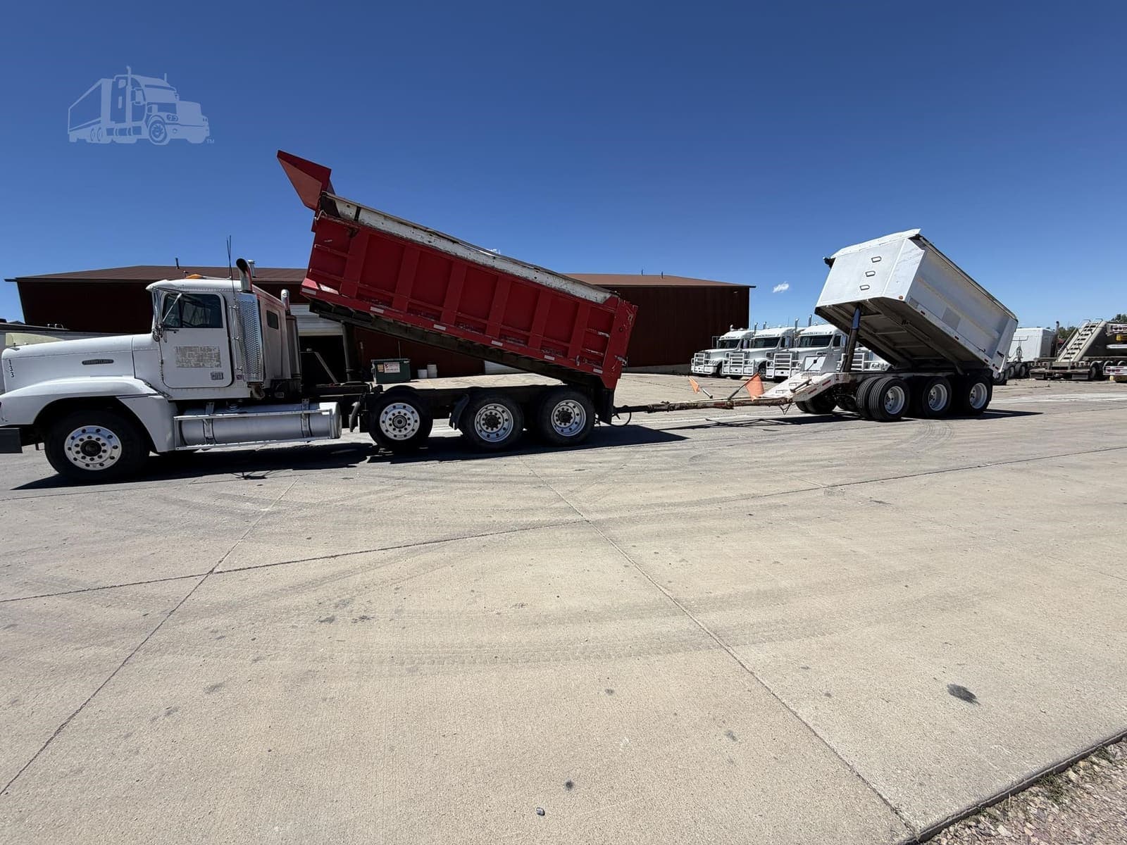 1989 Freightliner FLD120 - photo 1